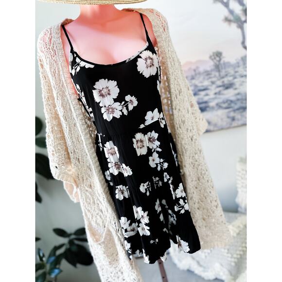 Brandy Melville Softly in Flowered Shadows jada Flowy floral print mini dress - Picture 4 of 6